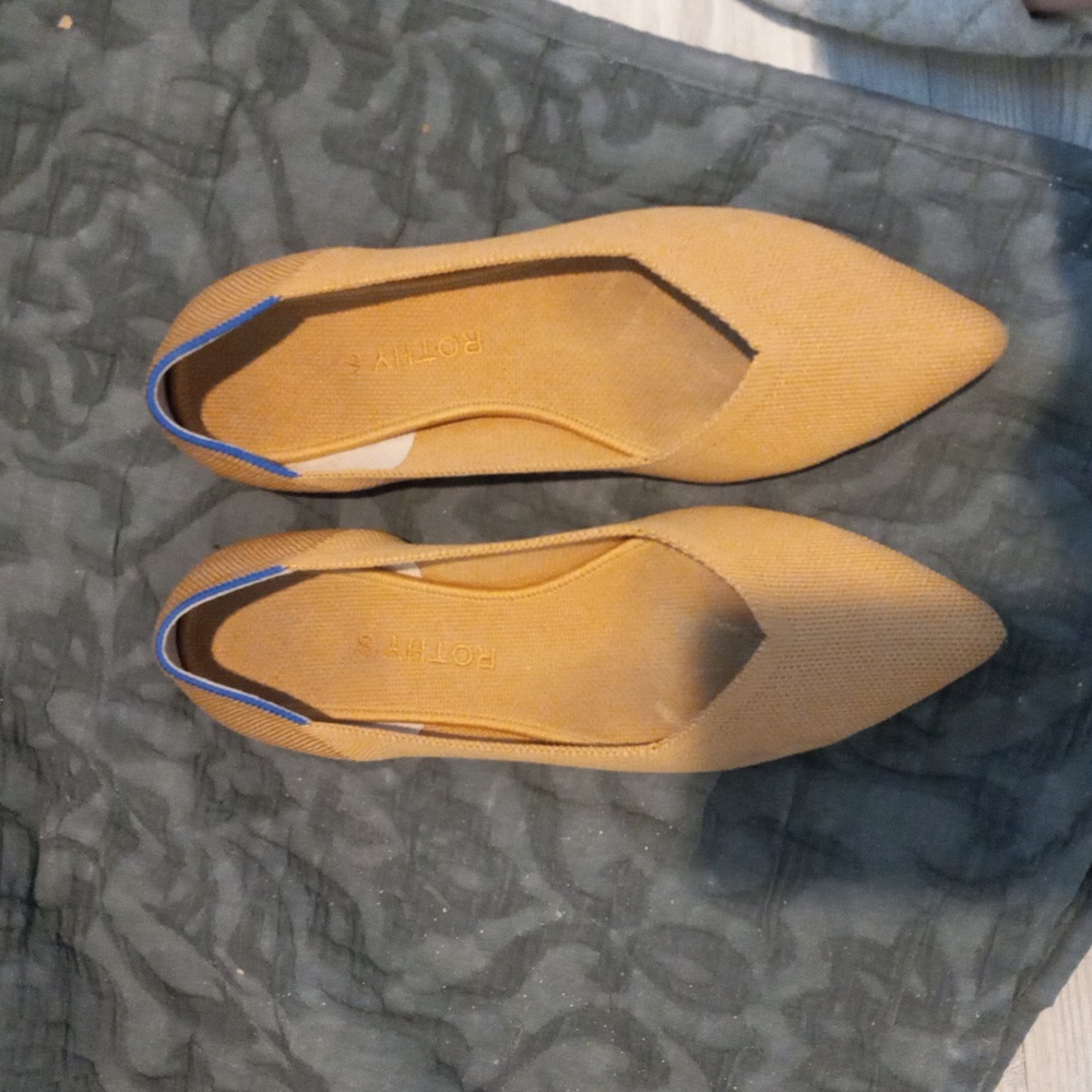 Rothys the point